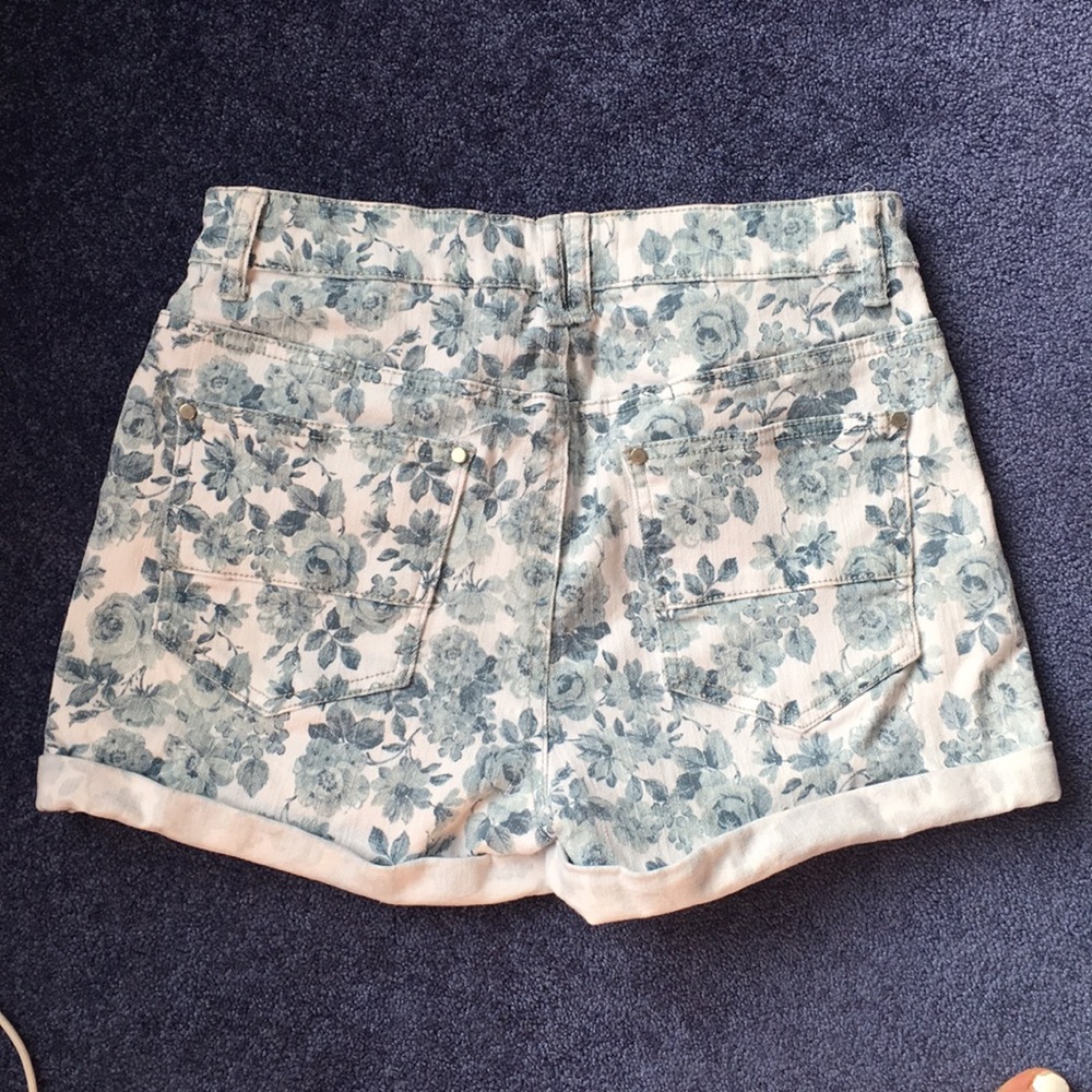 Shorts - Picture 2 of 2